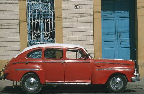 Cool old car in Camagüey